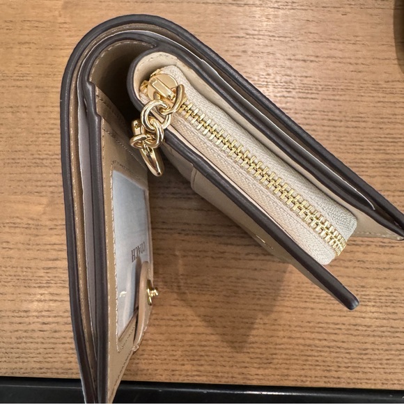 coach Snap Wallet In Signature Canvas With Heart Print cq145 - Picture 9 of 11